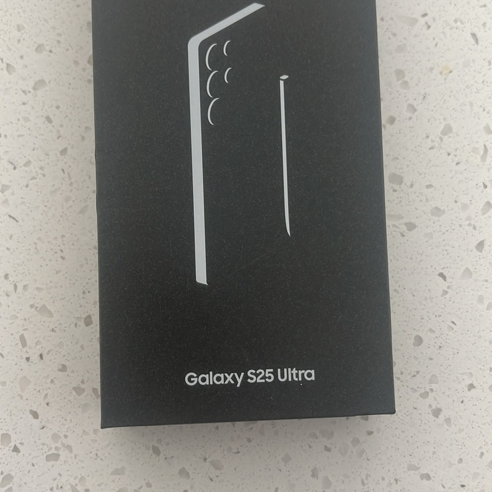 Samsung Galaxy S25 Ultra in Titanium Black( sold)